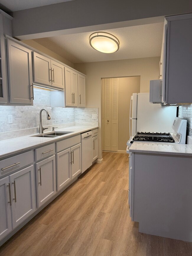 Building Photo - 9400 Old Cedar Ave S Unit 219