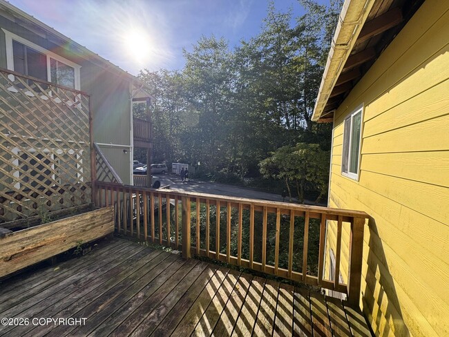 1112 Salmon Rd