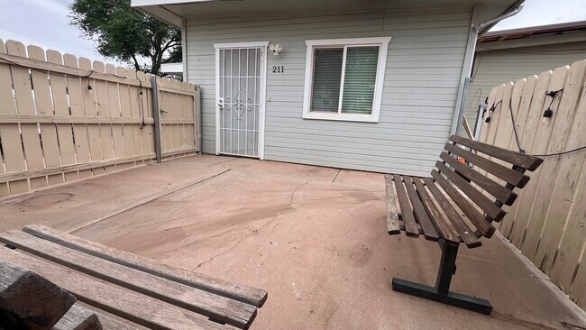 211 N Donnelly Ave Unit The Apt
