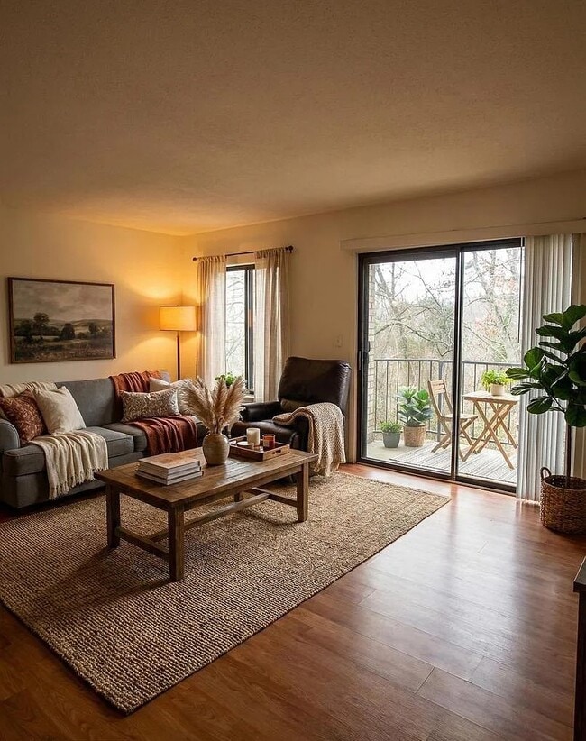 Building Photo - 6998 Hanover Pky Unit 302