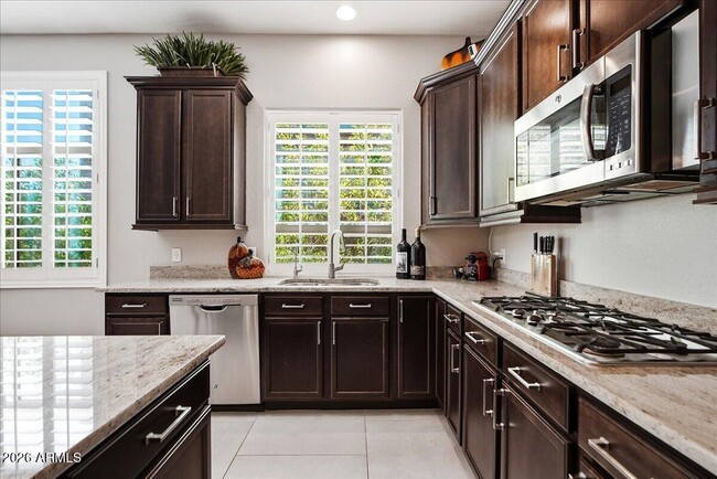 Photo - 232 E Cres Pl