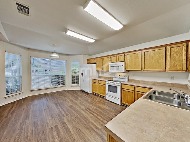 Photo - 10043 Stagecoach Bay