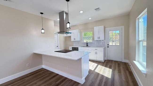 Photo - 2615 Creekview Dr