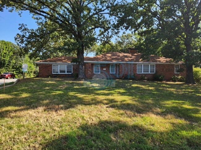 Building Photo - *Coming Available In August* Compeltely Remodeled 3 Bedroom 3 Bathroom