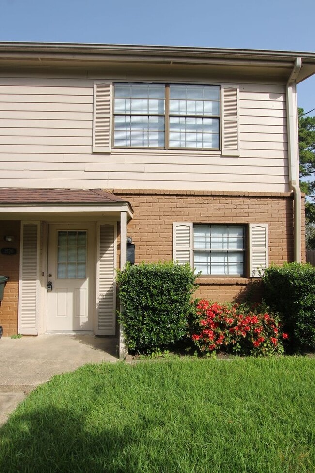 Delmar Dr. 2510/2512 - Delmar Dr. 2510/2512 Apartment Unit 2512 Delmar Dr.