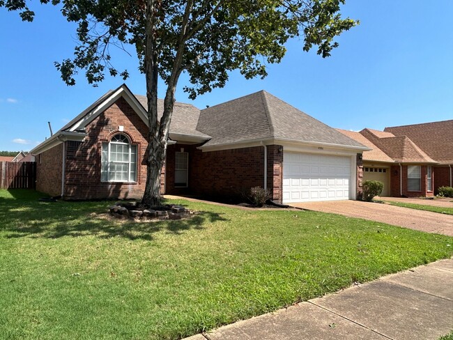 Photo - Cozy home in The Commons neighborhood offering split bedroom floor plan! Back yard is fully fence...