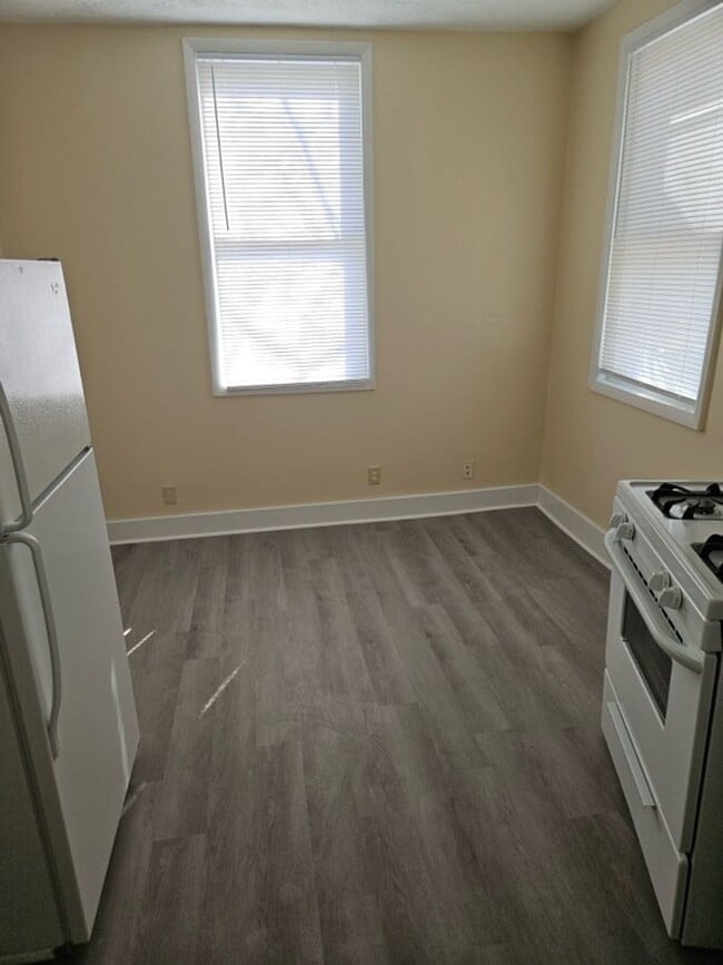 Photo - 327 Stanley Ave Unit 1