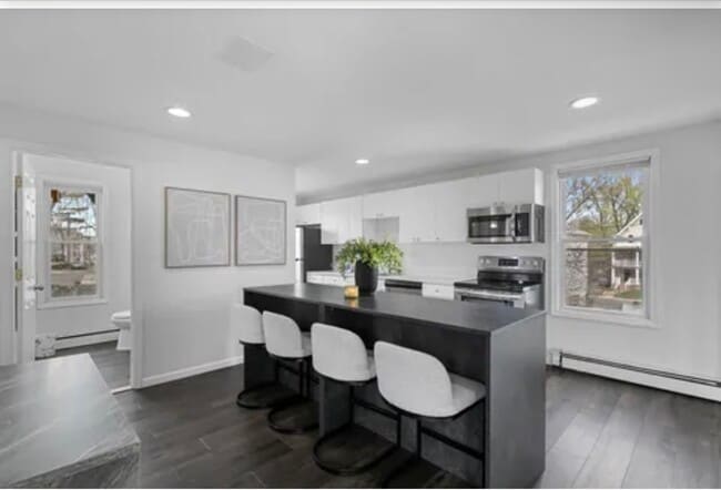 Building Photo - 50 Howe St