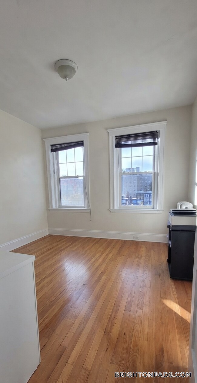 1564 Commonwealth Ave Unit 16