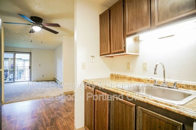 Photo - 14134 NE Sandy Blvd