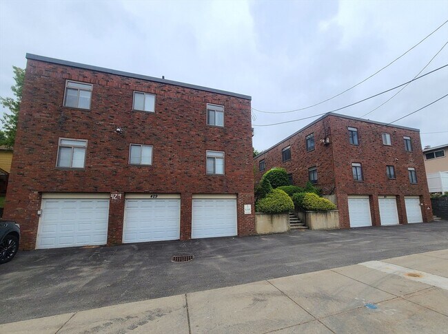 Building Photo - 429 Newport Ave Unit 4 Rental