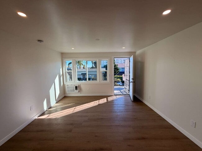 Photo - Modern Open Concept1 Bed + 1 Bath Upstairs Unit + In-Unit Laundry + AC