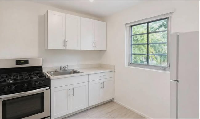 3631 Thomas Ave Miami, FL 33133