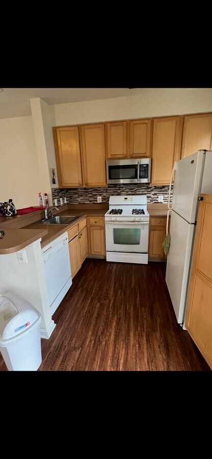 Photo - 23056 Fontwell Square