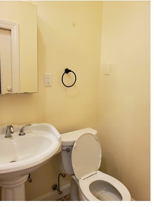 Building Photo - 27 Temple St Unit 1