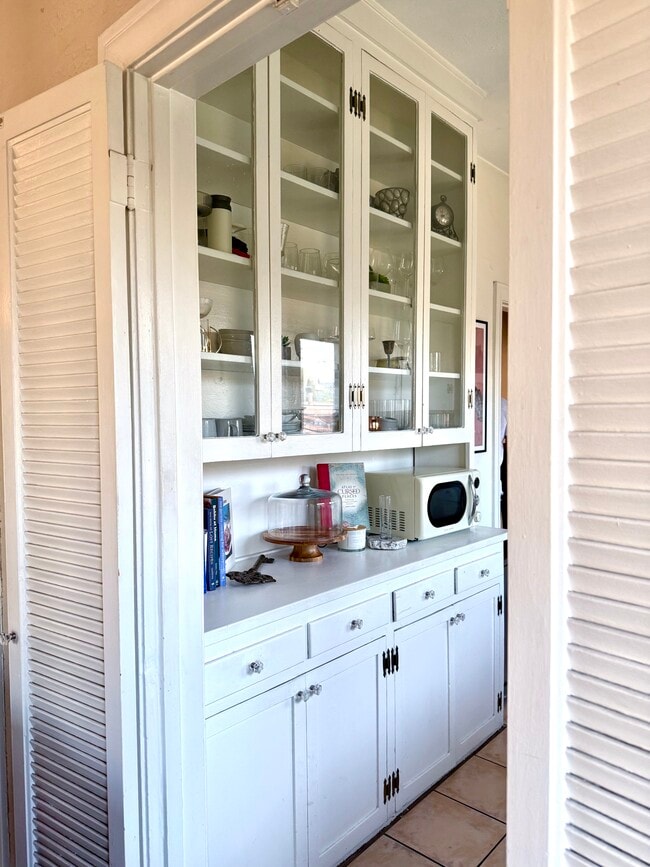 Photo - 1611 Talmadge St Unit Upstairs 3