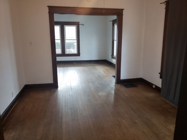 Photo - 4 bed/2 bath rental south of campus!