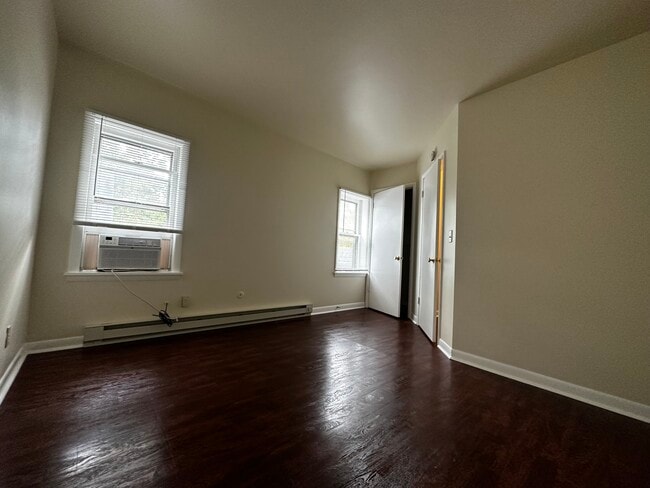 89 C Polk Second Bedroom - TJC Apartments