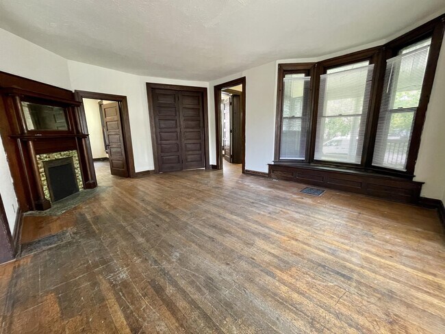 Photo - 321 N Indiana Ave