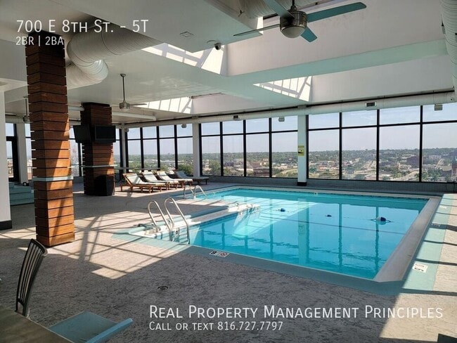 Building Photo - 700 E 8th St