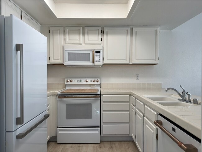 Photo - 2875 Idlewild Dr Unit 12