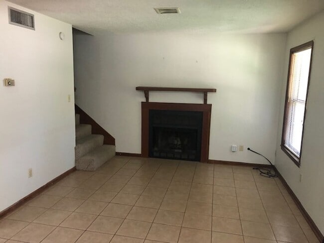 Photo - 118 Briarwood Cir