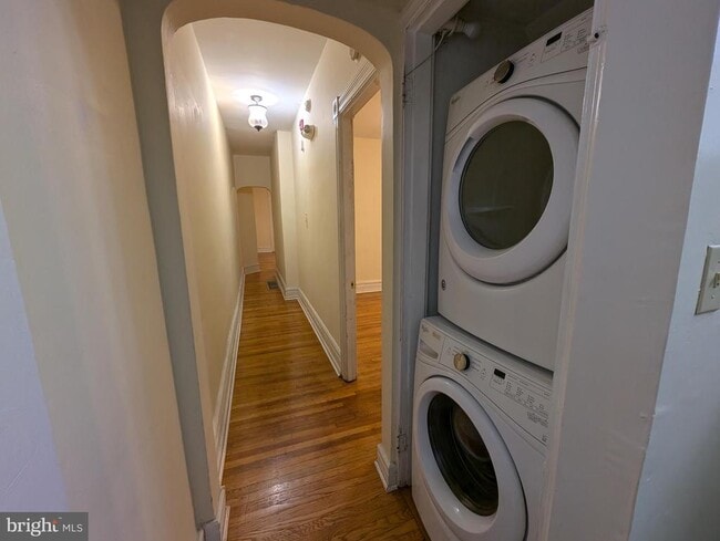 Photo - 304 W School House Ln