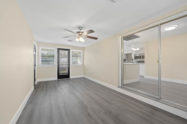 Photo - Mid-Century  3 bed/ 2 bath rental home with a huge bonus room