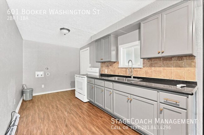 Photo - 601 Booker T Washington St