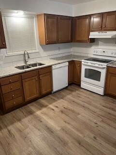 Kitchen with granite countertops - 1444 Colorado Ave Unidad 1