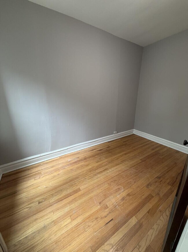 3931 N Kostner Ave Unit 2