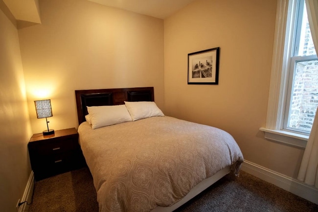 Photo - 1916 W Roscoe St Unidad 2F