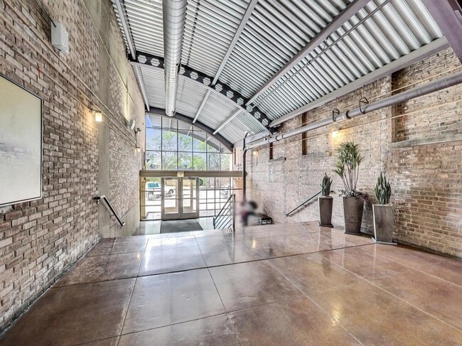 Photo - 500 S Clinton St Unidad 215