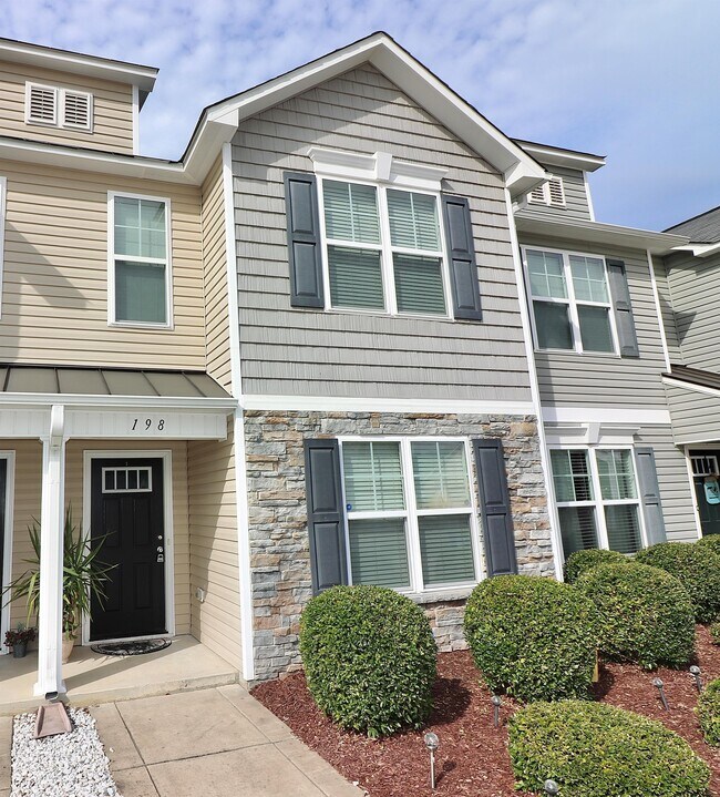 Photo - 198 Collinwood Dr