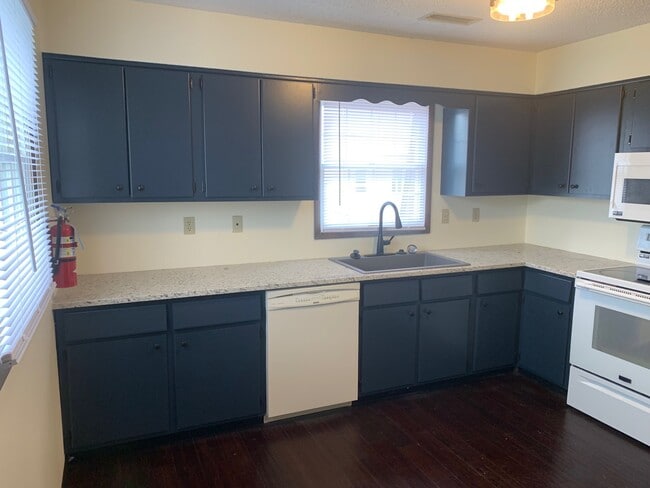 Photo - 617 4th St Unit 2