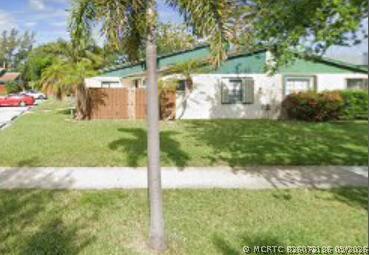 Building Photo - 1001 Manor Dr