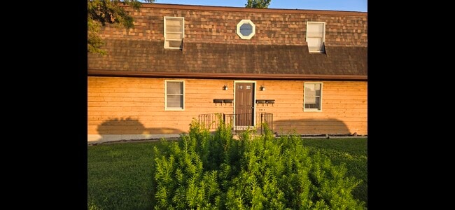 Building Photo - 300 E Church St Unit C Rental