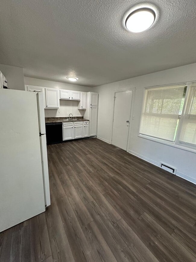 Photo - 4 bed 1 bath