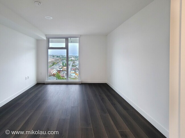 Photo - 8181 Chester St