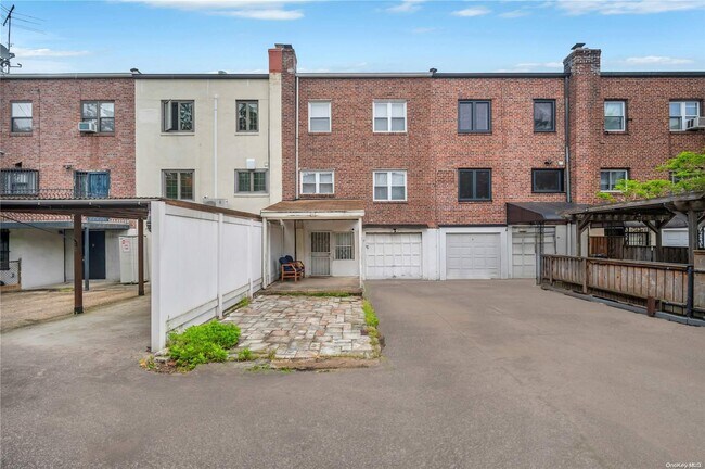 Photo - 25-76-76 47th St