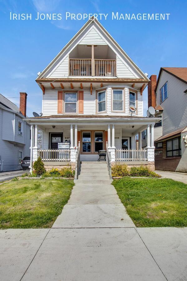 Building Photo - 935 Niagara St Unit Apt. 1 - Front Fl 1