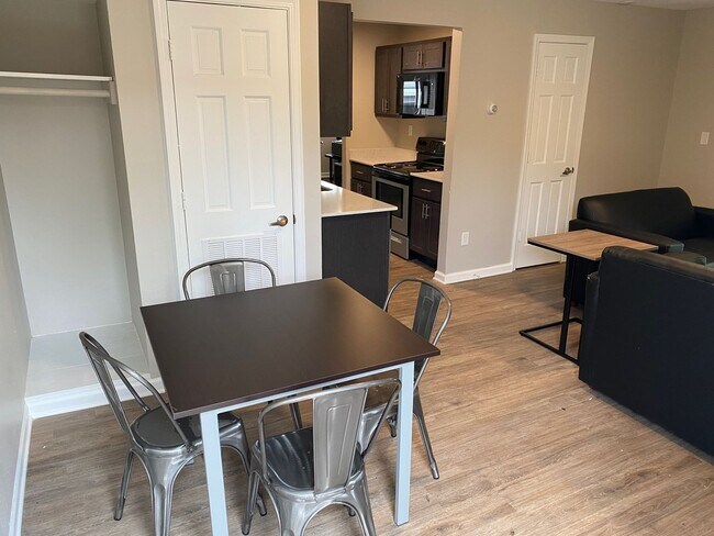 Photo - 106 S Gregory St
