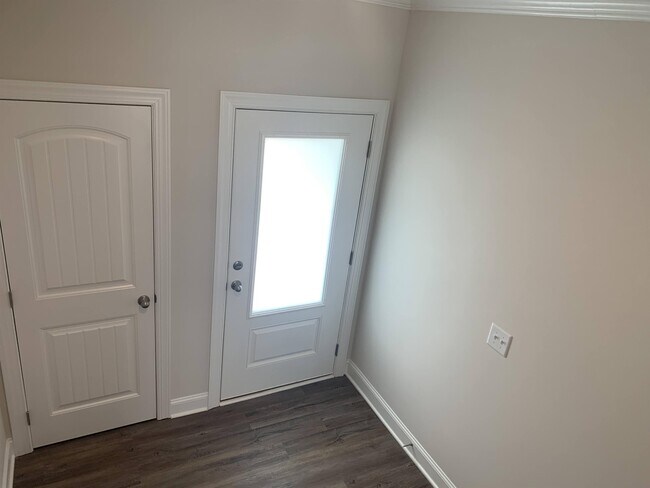 Photo - 6927 Eddy Point Ln