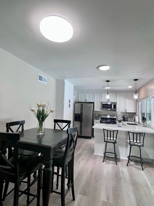 Photo - 10124-10123 3 Oaks Way