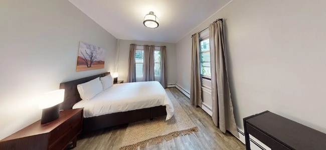 Building Photo - 101 1/2 Calumet St