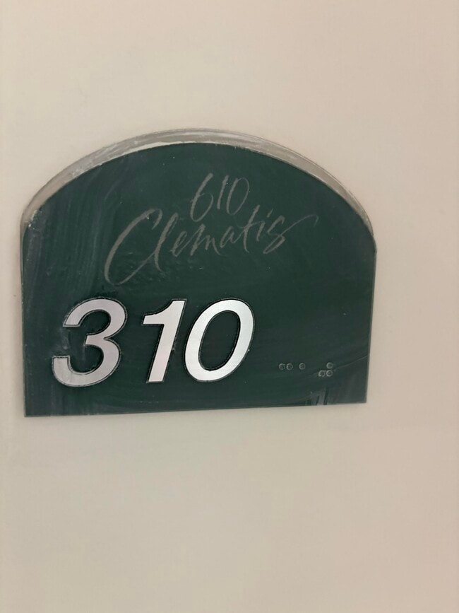 Building Photo - 610 Clematis St