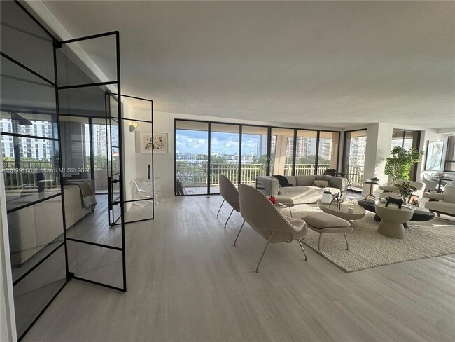 Photo - 11113 Biscayne Blvd Unidad 558