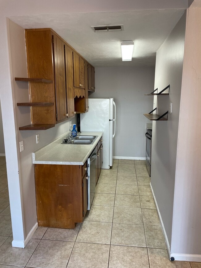 Building Photo - 1934 Fleischmann Rd Rental