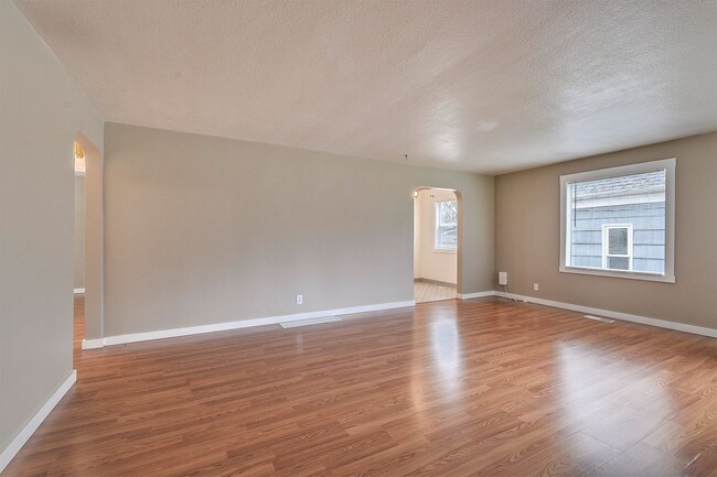 Photo - 2 bed 1 bath home in the heart of downtown Forest Grove