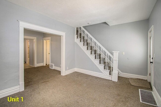 Photo - 1037 Bement St